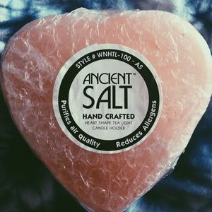 Rock salt candle holder